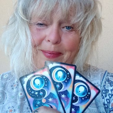 Tarot årstolkning 2025